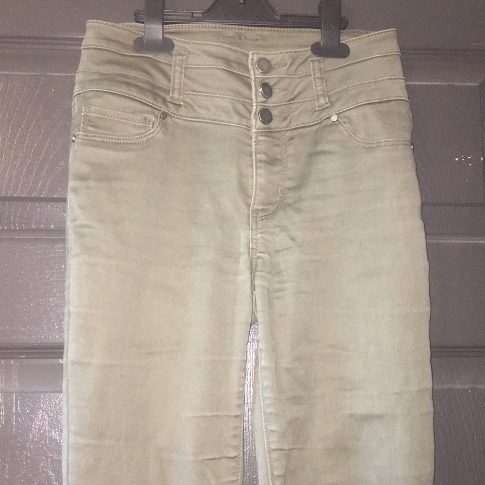 High waisted jeans